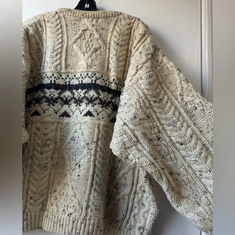 EMS Men’s Vintage V-Neck Sweater Sz M